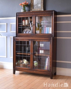 アンティーク家具 アンティークのキャビネット 美しい英国アンティーク家具、ガラス扉がお洒落なブックケース（ガラスキャビネット）