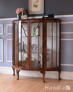 アンティーク家具 アンティークのキャビネット 英国アンティーク家具のショーケース、ウォルナット材のガラスキャビネット(飾り棚)