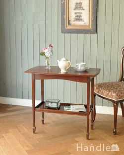 アンティーク家具 アンティークのテーブル 美しい脚が魅力の英国アンティークテーブル（サービングテーブル）