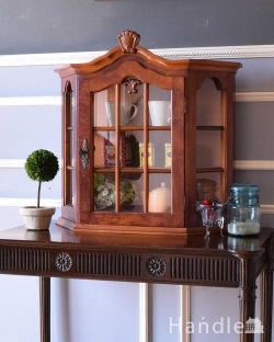 アンティーク家具 ウォールキャビネット 小さなガラス扉の鍵付きキャビネット、フランスから到着したアンティーク家具（ウォールキャビネット）