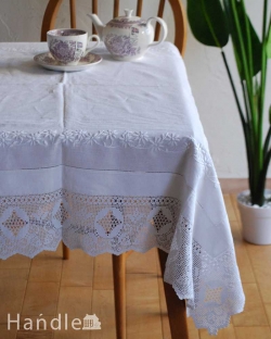 アンティーク雑貨 ドイリー・クロス 縁どりのレースとお花の刺繍が美しいアンティークテーブルクロス