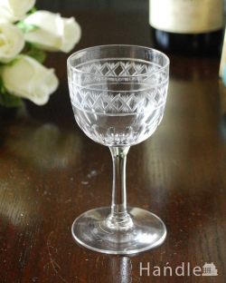 アンティーク雑貨 アンティーク食器 模様が美しい英国製のアンティークカットグラス、小さなテーブルグラス