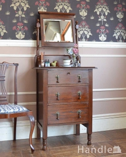 アンティーク家具 アンティークのドレッサー どこにでも置けちゃう細身のデザイン、英国のアンティークのドレッシングチェスト
