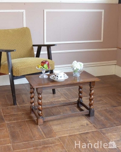 アンティーク家具 アンティークのテーブル アンティークの英国家具、ツイスト脚のコーヒーテーブル（オケージョナルテーブル ）