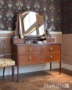 アンティーク家具 アンティークのドレッサー 本場イギリスから到着、マホガニー材を使ったアンティークドレッシングチェスト