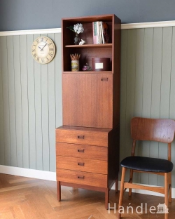 アンティーク家具 アンティークのキャビネット 本棚や飾り棚に使えるヴィンテージ家具、どこにでも置けるスリムなヴィンテージキャビネット