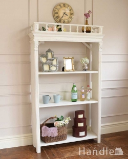 アンティーク家具 アンティークのキャビネット トップの装飾がフランスらしい、アンティークのオープンシェルフ(ホワイトペイント)