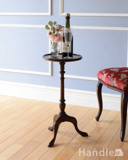 アンティーク家具 アンティークのテーブル どこでも気軽に持ち運びができる、小さな英国アンティークのティーテーブル