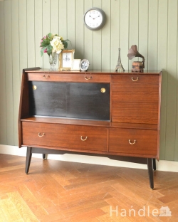 アンティーク家具 アンティークのキャビネット G-PLANのヴィンテージ家具、トラー&ブラック(Tola&Black)シリーズのサイドボード