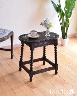 アンティーク家具 アンティークのテーブル 天板の装飾が美しい小さなオケージョナルテーブル、英国で見つけたアンティーク家具