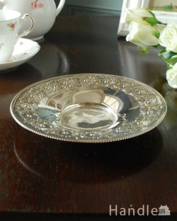 アンティーク雑貨 アンティーク食器 英国の銀アイテム、装飾が豪華なアンティークシルバープレートのトレイ