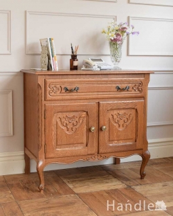 アンティーク家具 アンティークのキャビネット 使いやすい大きさが人気のフレンチアンティークキャビネット