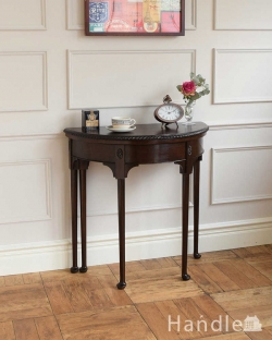 アンティーク家具 アンティークのテーブル 英国ならではのアンティーク家具、お洒落なゲームテーブル（カードテーブル）