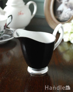 アンティーク雑貨 アンティーク食器 ロイヤルアルバート社の美しい黒薔薇のマスカレードシリーズ（ミルクジャグ）
