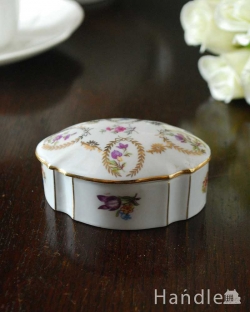 アンティーク雑貨 アンティーク食器 金彩のリース×紫の可愛いお花模様のアンティーク蓋付き小物入れ
