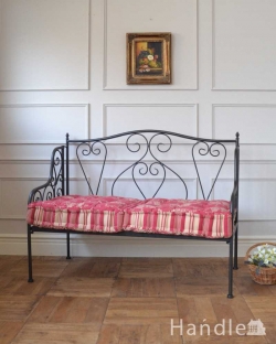 フランスのおしゃれな２人掛けの椅子、コントワール・ドゥ・ファミーユのアイアンソファ （マルゴ）