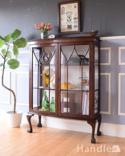 アンティーク家具 アンティークのキャビネット イギリスで見つけたゴシックデザインが美しい正統派のアンティークキャビネット