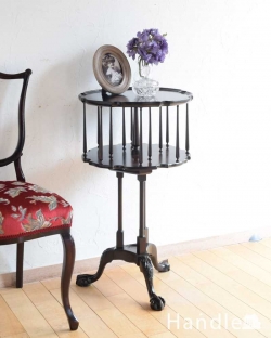 アンティーク家具 アンティークのテーブル 英国で見つけた回転するお洒落で機能的なアンティーク家具、リボルビングブックケース （サイドテーブル）