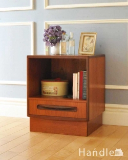 アンティーク家具 アンティークのチェスト G-PLAN社のシンプルでオシャレなベッドサイドチェスト