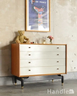 アンティーク家具 アンティークのチェスト 英国ヴィンテージ家具、G-PLANのお洒落なローチェスト(サニーオーク＆チャイニーズホワイト)