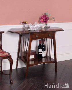 アンティーク家具 アンティークのテーブル イギリスのアンティーク家具、引き出し付きの伸張式サイドテーブル(バタフライテーブル)