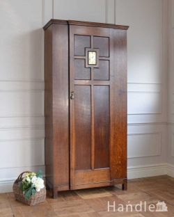 アンティーク家具 アンティークのキャビネット 英国のアンティーク家具、時計が付いた珍しいホールローブ（ワードローブ） 
