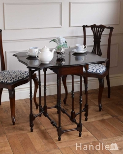 アンティーク家具 アンティークのテーブル 華奢な脚と天板も美しい、優雅なアンティークゲートレッグテーブル