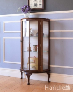 アンティーク家具 アンティークのキャビネット コンパクトサイズのアンティークガラスキャビネット（ハーフムーン）