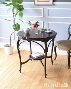 アンティーク家具 アンティークのテーブル 天板のカッティングが可憐、アンティークオケージョナルテーブル