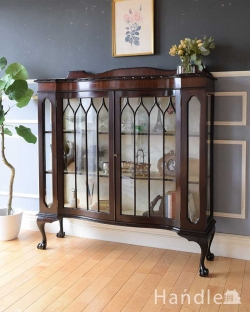 アンティーク家具 アンティークのキャビネット クロウ＆ボールの脚がエレガント、豪華なゴシックデザインのアンティーク家具ガラスキャビネット