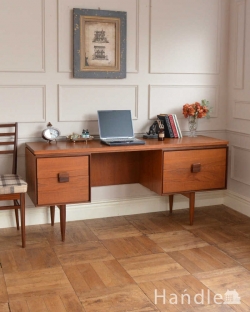 アンティーク家具 アンティークのデスク・書斎机 スッキリした姿がカッコいいG-planのヴィンテージデスク