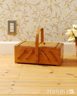 アンティーク家具 ソーイングボックス イギリスのアンティークの収納ボックス、木製で温かみのあるソーイングボックス