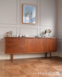 アンティーク家具 アンティークのキャビネット チーク材のシンプルなビンテージ家具、ゆったりサイズのサイドボード