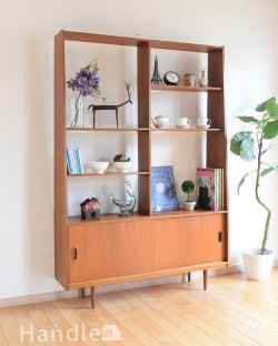 アンティーク家具 アンティークのキャビネット 本棚や飾り棚に使えるヴィンテージキャビネット、引き戸付きのディバイダー