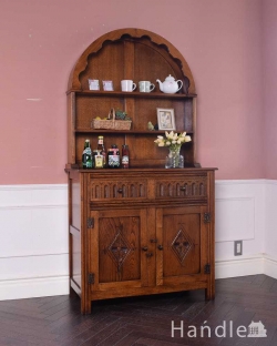 アンティーク家具 アンティークのキャビネット 英国アンティーク家具、お花の彫刻も華やかなウェルシュドレッサー（カップボード） 