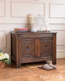 アンティーク家具 ブランケットボックス・収納ボックス アンティークのブランケットボックス、お花の彫刻が可愛い小さなコファ