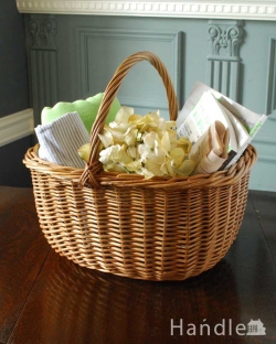 アンティーク雑貨 アンティークバスケット 見せる収納にピッタリ、しっかりと編まれたシングルハンドルのアンティークバスケット