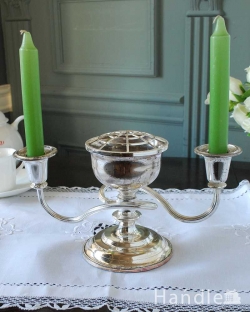 アンティーク雑貨  アンティークのシルバープレートの花留め付きフラワーベース＆キャンドルスタンド