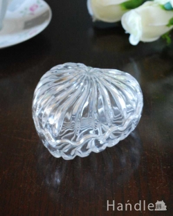 アンティーク雑貨 ジュエリーボックスアンティーク 愛らしいハートのガラスケース、フタ付きアンティークプレスドグラス