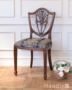 アンティーク風 アンティーク風の椅子 背もたれのデザインが美しいアンティーク風のヘップルホワイトチェア