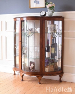 アンティーク家具 アンティークのキャビネット アンティークの英国家具、ステンドグラスが入ったミラーバックのガラスキャビネット