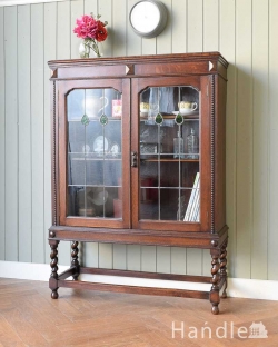 アンティーク家具 アンティークのキャビネット 美しいステンドグラスの扉、英国アンティーク家具のブックケース（本棚） 