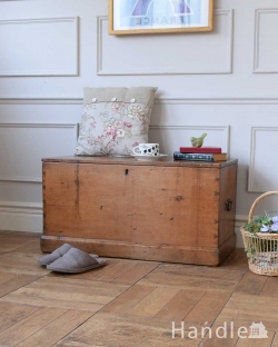 アンティーク家具 ブランケットボックス・収納ボックス イギリスで見つけたアンティーク家具、パイン材のブランケットボックス（コファ） 