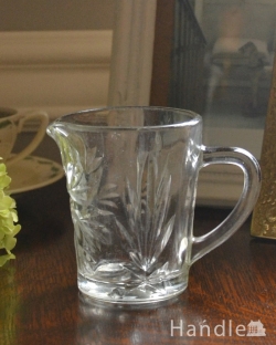 アンティーク雑貨 アンティーク 雑貨のガラス小物 リーフのカッティング入り、アンティークプレスドグラス（ミニピッチャー）