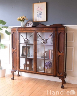 アンティーク家具 アンティークのキャビネット 上品な佇まいの英国アンティーク家具、高級感たっぷりのガラスキャビネット