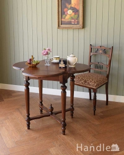 アンティーク風 アンティーク風の家具 アンティーク調の折り畳み式テーブル、伸長式のおしゃれなサイドテーブル