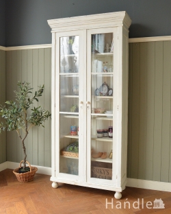 アンティーク家具 アンティークのキャビネット フランスのインテリアを楽しむアンティーク家具、ペイント仕上げのガラスキャビネット 