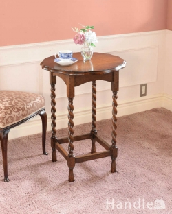 アンティーク家具 アンティークのテーブル 英国から到着したアンティーク家具、ツイスト脚のオケージョナルテーブル