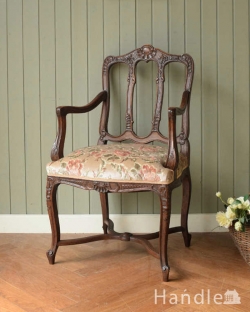 アンティークチェア・椅子 サロンチェア フランスのアンティークチェア、美しい装飾のエレガントなアーム付きサロンチェア