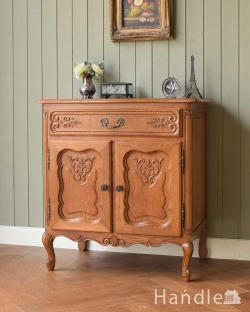 アンティーク家具 アンティークのチェスト フランスのアンティークキャビネット、彫りが美しい猫脚のサイドボード